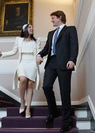 Los mejores tableros de hanna jaff. Hanna Jaff Pospone Su Boda Con El Royal Ingles Henry Roper Curzon