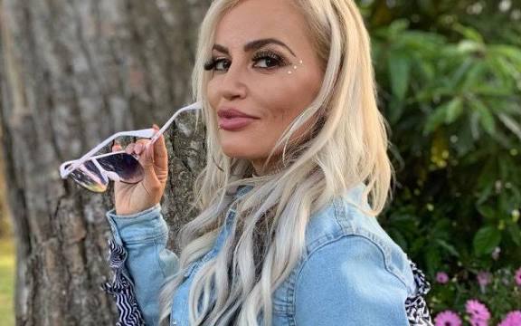 Surge notícia sobre a cantora Ruth Marlene de 48 anos familiar
