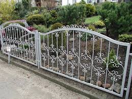 Http Www Zaunbau Kiel De Schmiedeeiserne Zaeune Html Schmiedeeiserne Zaune Zaun Fenstergitter