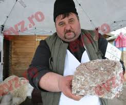 Tocanul de oaie realizat la novaci, în județul gorj, a fost înregistrat oficial ca produs tradițional de către ministerul agriculturii și dezvoltării rurale. Sloiul De Oaie Mancarea Momarlanilor De Sorginte DacicÄƒ A Ajuns È™i In BucureÈ™ti Evenimentul Zilei