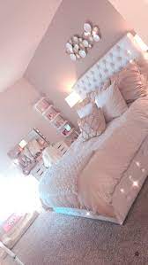 If you have a small living room, sticking with a lighter color (a light pink in this case) will help make the room look and feel larger. Pin On Schlafzimmer Dekor Fur Teenager Madchen