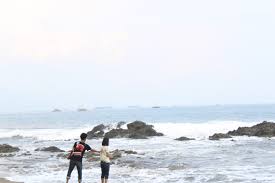 Sebelum masuk ke wilayah plara kita harus bayar tiket masuk rp. Destinasi Sukabumi Indahnya Pantai Pelabuhan Ratu Kumparan Com
