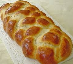 It's made with an easy homemade pesto, and i pinky promise it's easier to braid this loaf than you'd think! Sunday Sweet Braided Bread Delicious German Zopf Best German Recipes