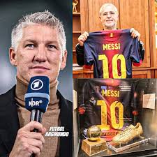BASTIAN SCHWEINSTEIGER: "Cuando Messi rompió el récord de Gerd Müller con  91 goles, Müller apareció en el entrenamiento del Bayern, con orgullo  llevando una camiseta de Messi y dijo: 'Mira quién me