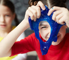 Für eine portion slime brauchst du ungefähr 125 ml kleber. Schleim Selber Machen Die 7 Besten Rezepte Fur Glibbrigen Slime