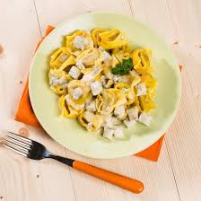Pates Fraiches Au Fromage De Chevre Et Noix Ingredients De La Recette 1 Fromage De Chevre 20 Cl De C Fromage De Chevre Recette Pate Fraiche Pates Fraiches