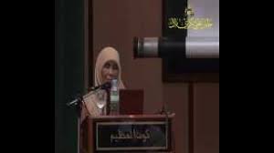 Apabila anak diluar nikah itu kebetulan seorang perempuan dan sudah dewasa lalu akan menikah, maka ia tidak berhak dinikahkan oleh bapak biologisnya. Mazhab Syafie Membolehkan Anak Luar Nikah Berkahwin Dengan Bapanya Betul Ke Soscili