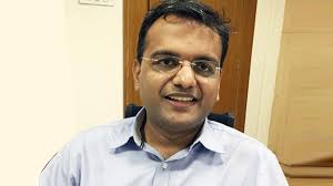 IAS officer Krishan Kumar saves life of road accident victim in Bhubaneswar 