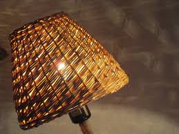 Pour un lampadaire (ou lampe sur pied). Quand L Osier S Invite Dans Les Luminaires De Caroline Chomy Vannerie