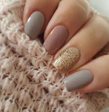 Secretos que cambiarán la forma de hacer sus uñas decoradas en casa pinta las uñas en casa no es tarea fácil para la mayoría de las mujeres, pero con la ajetreada vida que la. Pin On Unghie Idee