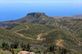 La gomera liegt im atlantischen ozean, etwa 30 kilometer von teneriffa und rund 1000 kilometer vom spanischen festland entfernt. Fortaleza De Chipude Bild Von Alto De Garojonay La Gomera Tripadvisor