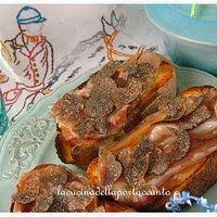 Briciole di roquefort con spuma di cavolfiore e tartufo, crostino di pane semidolce al curry con burro salato e tartufo, polentina di grano saraceno con. Antipasti Al Tartufo Ricette Di Cucina Gustosa Ricerca