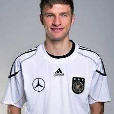 Er wohnt zusammen mit geliebten in einem haus im münchen. Thomas Muller Real Mueller Twitter