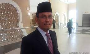 Perdana menteri malaysia yang ke 8, tan sri muhyiddin yassin merupakan antara individu yang mempunyai kerjaya politik yang penuh warna warni. Malaysiakini 25 Setiausaha Politik Menteri Angkat Sumpah