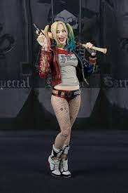Después de protagonizar aves de presa y la fantabulosa emancipación de una harley quinn (2020), llega a este film justo para iniciar una relación algo tóxica (y muy cómica) con bloodsport. Pin On Caras