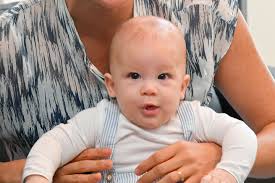 Prince harry reunites with meghan and archie in canada after coming to an agreement to step back from royal duties, prince harry has reunited with his wife, meghan markle. Baby Archie William Versteht Entscheidung Von Harry Und Meghan Nicht Royals Gala De
