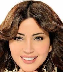 صور عائلية للفنانة الجميلة نسرين طافش واختها زينب