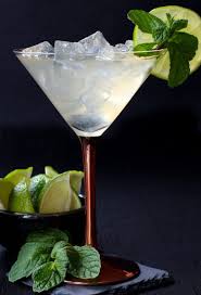This Moscow Mule Martini Is Crashing Down The Door Of Your Next Happy Hour All You Martini Fans Belly Up Because This On Martini Recipes Martini Food Fanatic