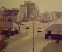1977 79 Blick Auf Die Canisiusstrasse Von Einem Zimmer Der Lee Barracks Mainz Germany Mainz Beautiful Places