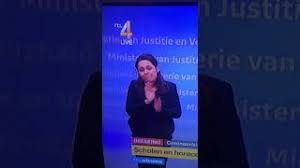 Maybe you would like to learn more about one of these? Doventolk Van Nos Gaat Opnieuw Viral Met Grappig Gebaar Axed