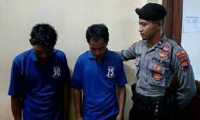 Nur khamid pria magelang nikahi bule cantik inggris akhirnya jadi ayah, polly melahirkan jumat, 11 juni 2021 17:03 kabar bahagia datang dari pasangan beda negara, nur khamid dan polly alexandrea robinson. Reskrim Polres Kendal Bekuk Pelaku Pembobolan Pabrik Minuman Teh Gelas Di Boja Kendal Liputantoday Com