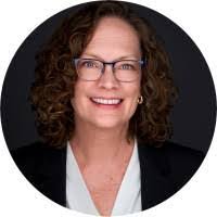 Lisa Dodge's Instagram, Twitter & Facebook