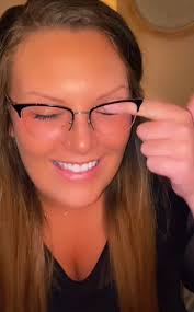 Erkek Arkadaşını Başka Birisi ile Yakalayan Kadın