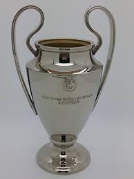 Doch nach einem kurzen schreck war gar nicht so klar, ob der pokal dann überhaupt noch in besitz der uefa ist. Pokal Uefa Europa League 100mm Pokale Trophaen Sport Freizeit Suenaacampo Com