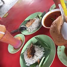 Nasi lemak ialah nasi yang dimasak dengan menggunakan santan bagi menambah rasa lemaknya. Nasi Dagang Atas Tol Kuala Terengganu Restaurant Reviews Phone Number Photos Tripadvisor