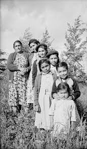 Merasty Women And Girls Cree The Pas Manitoba 1942 Jpg Native American Children Native American Peoples Native American Culture