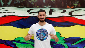 Transfer döneminin en hareketli takımı olan fenerbahçe, basel'den forvet kemal ademi'yi renklerine bağladı. Yeni Transferimiz Kemal Ademi Den Aciklamalar Fenerbahce Spor Kulubu