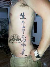 Hình xăm chữ đẹp cho nam ở hông. Hinh XÄƒm Chá»¯ Y NghÄ©a Cho Nam á»Ÿ SÆ°á»n