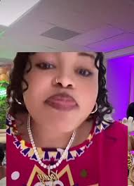 Jolie Den Beauty Bar Nyc Twist