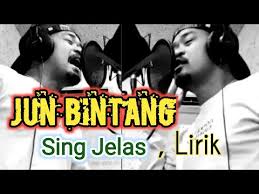 Standar dan chord mudah intro am dm g am verse am dm takkan pernah kisah ini kan terjadi g c bila cinta ini tak pernah kau khianati dm am kau dustai aku kau bohongi aku b e sungguh tega kau sakiti aku bridge am dm tak pernahkah kau sadari cinta ini Video Jun Bintang