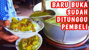 Penjelasan lengkap seputar resep soto betawi asli yang enak, gurih, sederhana, mudah. Soto Kikil Pojok Ramayana Gresik Gubernur Suryo Jualan 4 Jam Saja Sudah Habis Kikilnya Empuk Bener Youtube