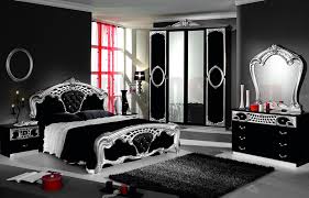La camera denver è sicuramente una delle camere con armadio ad ante scorrevoli piu' interessanti del nostro assortimento. Camera Da Letto Nera Tante Idee Di Design In Stile Dark Mondodesign It