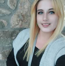 In the UK, Chinese food comes with fries and curry sauce. What is this ?!