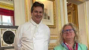 Pierre jean chalencon est il mari?. Qui Sont Pierre Jean Chalencon Et Christophe Leroy Accuses D Organiser Des Diners Clandestins A Paris