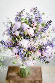 Brautstrauss Lila Mit Scabiose Friedatheres Com Purple Bridal Bouquet Blumen Blumig Heiraten Fotos Nils Bre Brautstrausse Brautstrauss Blumen Hochzeitsblumen