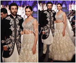 Ranbir Kapoor And Deepika Padukone Make Stunning Showstoppers At The Mijwan Fashion Show Follow Pinkvilla Saree Dress Bollywood Fashion Indian Outfits