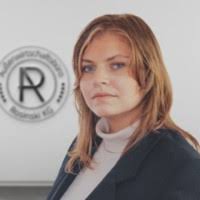 Anna Rosinski's Instagram, Twitter & Facebook