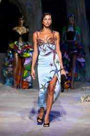One week after joining bella hadid and hunter schafer on the runway for mugler's spring 2021 virtual. Irina Shayk Wird 35 Und Sieht Aus Wie Zum Karrierebeginn Promiflash De