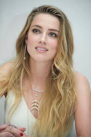 All Brides Imagine Having The Ideal Wedding Day However For This They Need The Best Wedding Outfit With The Bride Amber Heard Age Amber Heard Amber Heard Hot