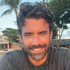 Vincent Queijo : amoureux de sa chérie, il se montre officiellement à ses  côtés