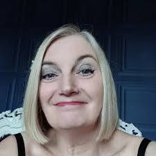 Heather Woodrow's Instagram, Twitter & Facebook