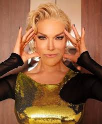 Hannah Waddingham tv personality Itlookslike looks like Tedl TedLassomay  asso maybe may be assomay returning 101 turningforafourthsceno.. a fourth  season... WwiknsWeckty