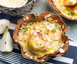 Gourmand Magazine Vous Propose Une Recette D 39 Entree Originale La Galette Au Chevre Miel Et Amandes Recettes De Cuisine Recette Alimentation
