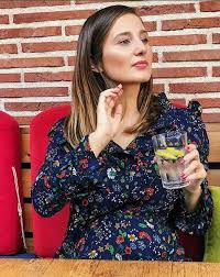 Bayer leverkusen'de forma giyen milli futbolcumuz gelin almaya mehter takımı ile. Hakan Calhanoglu Nun Bebegi Gorundu