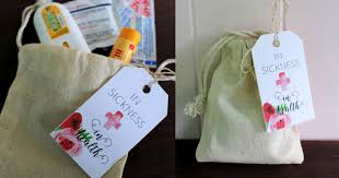 Welcome wedding gift bags are the perfect way to welcome your guests who have traveled to your wedding. Custom Hotel Wedding Welcome Bags For Out Of Town Guests Destination Weddings Custom Printed Gift Bags Favor Bag 114 Personalized Bags Party Supplies Paper Party Supplies
