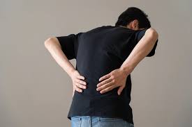 腰痛の原因となる病気とは？腰痛になったときの対処方法も解説 | お役立ちコラム | 伊藤超短波 一般のお客様向けサイト